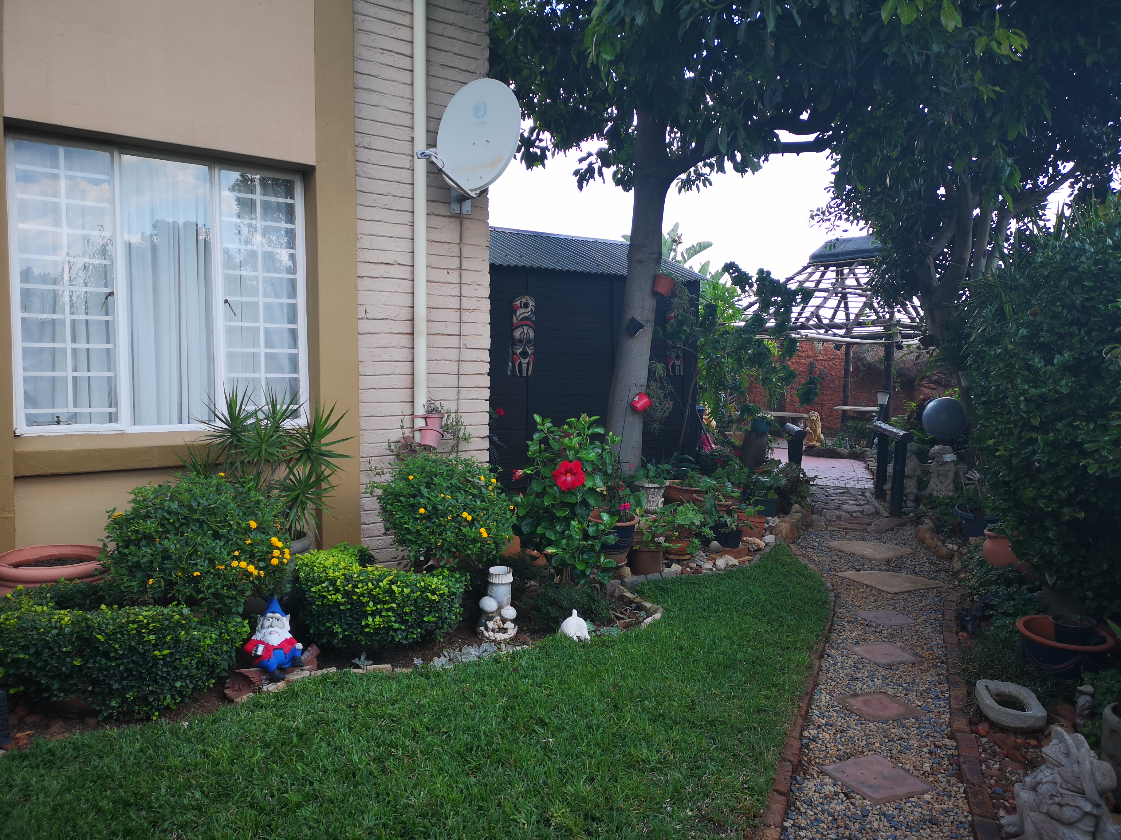 HS11813photo1.jpg