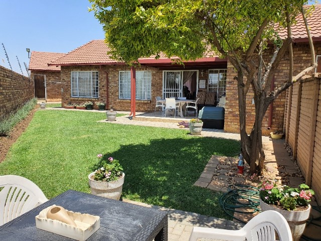 HS11902photo1.jpg